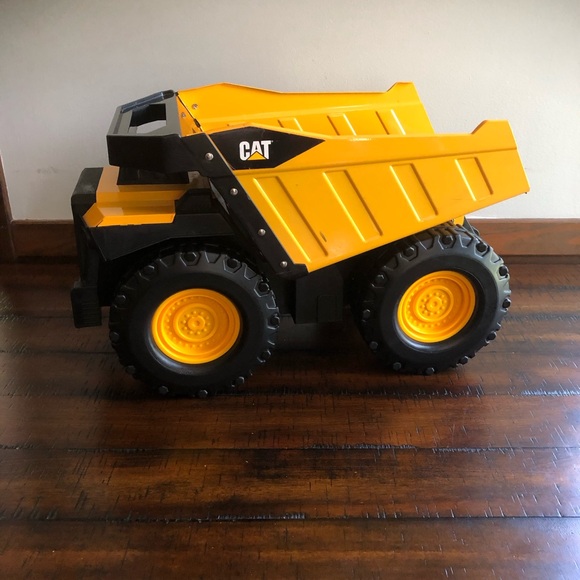 CAT Mighty Steel Dump Truck it’s big - Picture 1 of 6